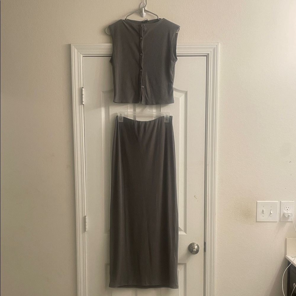 Boohoo Gray Sleeveless Button-Back Top with Matching Maxi Skirt